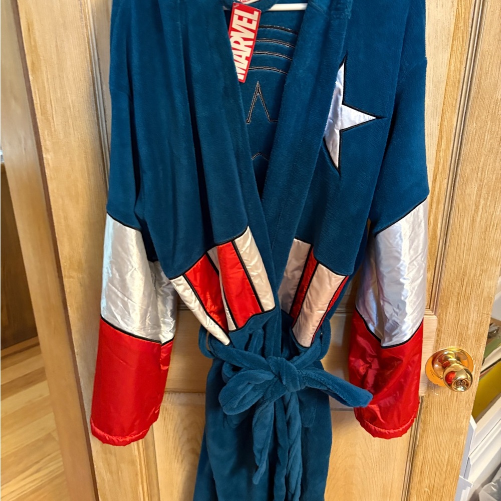 New with tags Marvel Captain America Fleece Robe - Blue and Red
